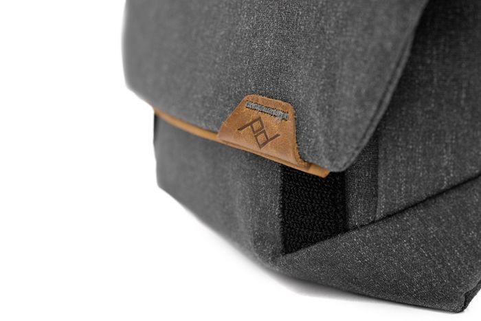 PEAK DESIGN FIELD POUCH V2 CHARCOAL - Click Image to Close