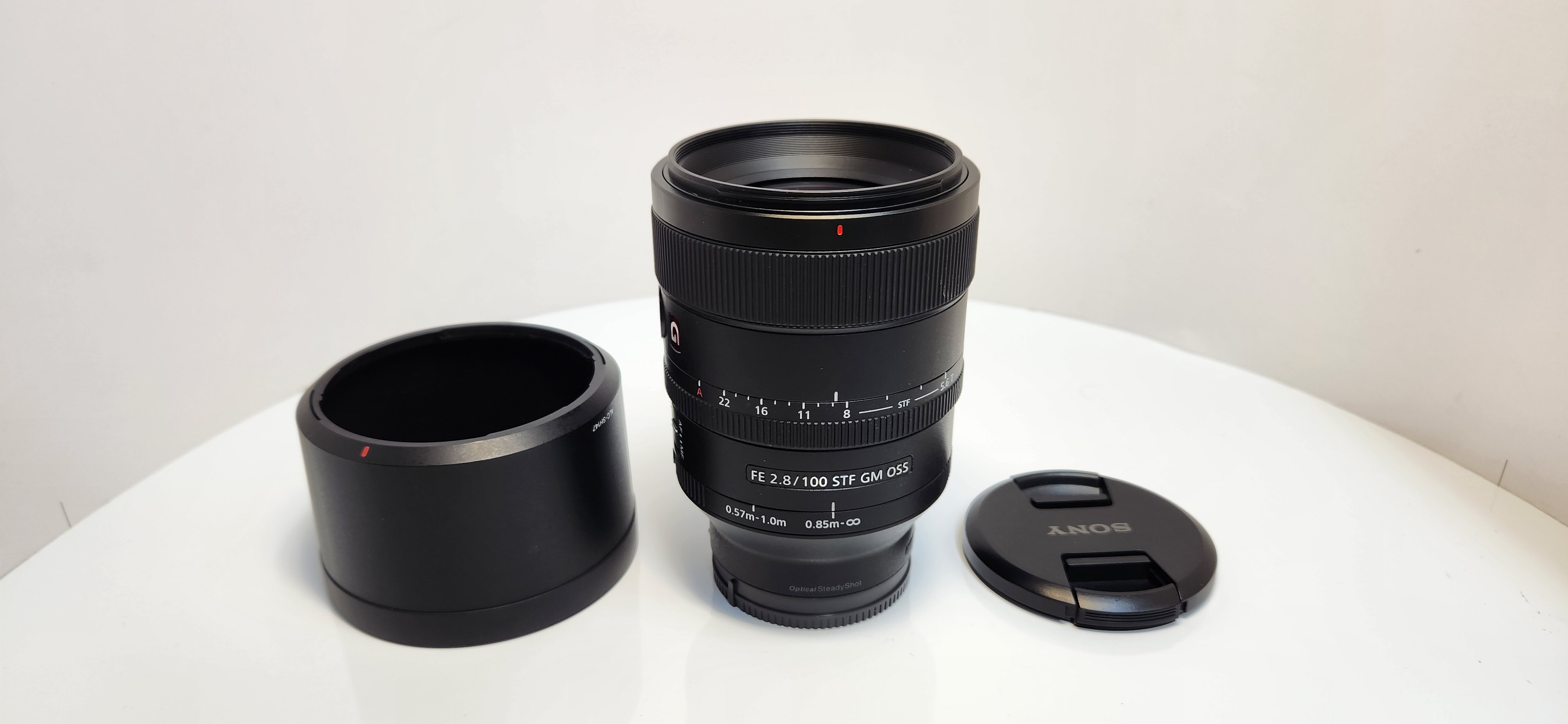 Sony SEL100F28GM lens (used, mint condition) - Click Image to Close